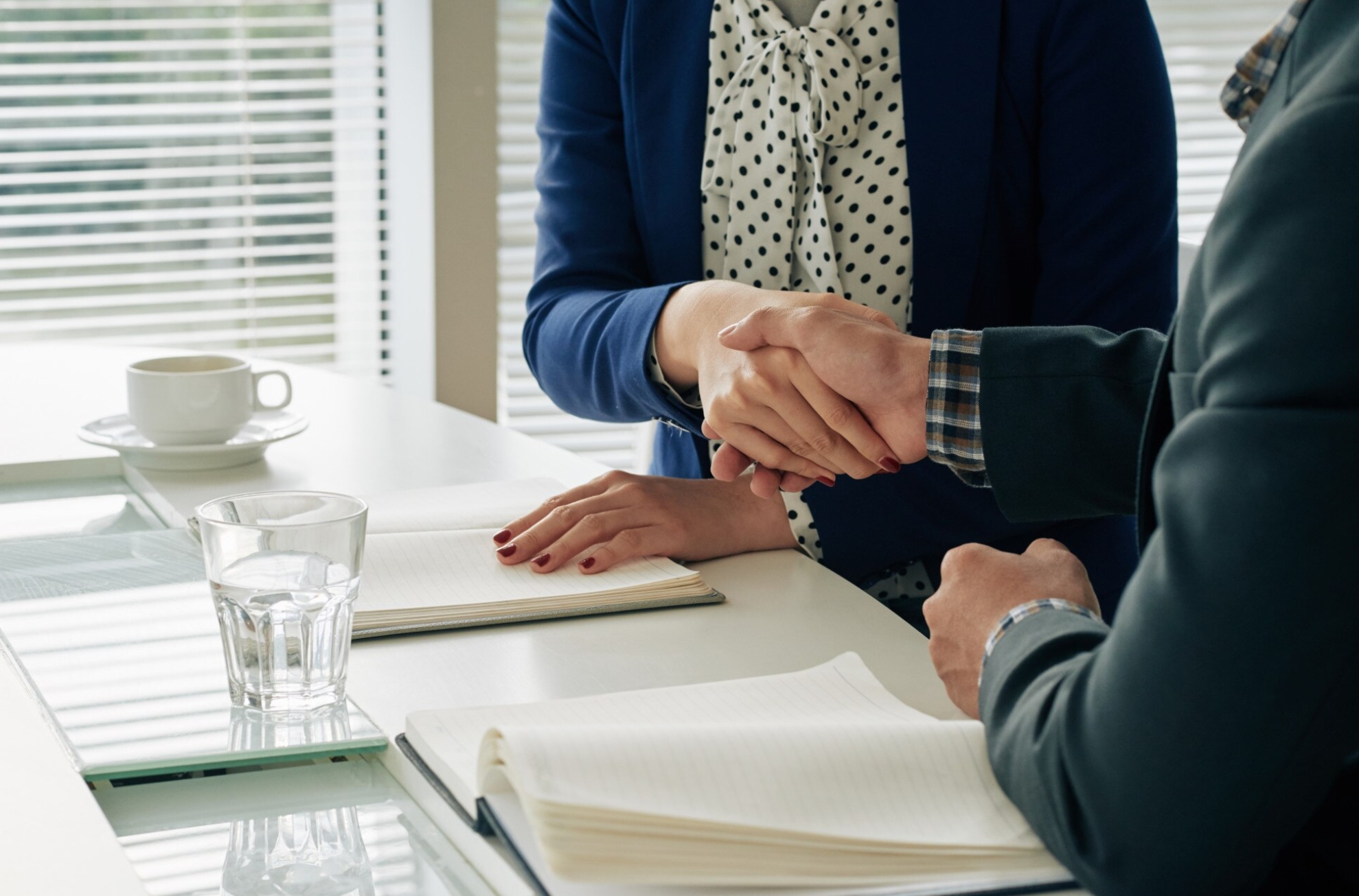 Manos Estrechadas para Servicios Juridicos Maldonado & Sanchez Asesores en Motril (Granada)